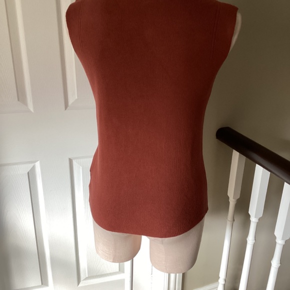 3/$40 Brian Bailey sleeveless turtleneck - Picture 4 of 5